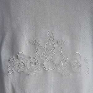 Vintage 1990s Fruit of‎ the Loom Embroidered Floral XL White Sweatshirt, Retro